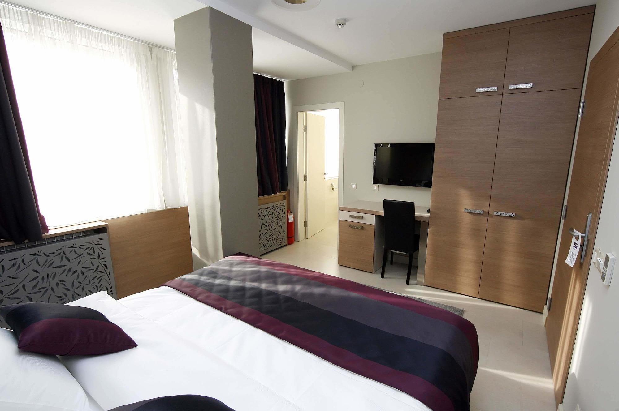 Hotel Srbija Garden-Free Parking Белград Екстериор снимка