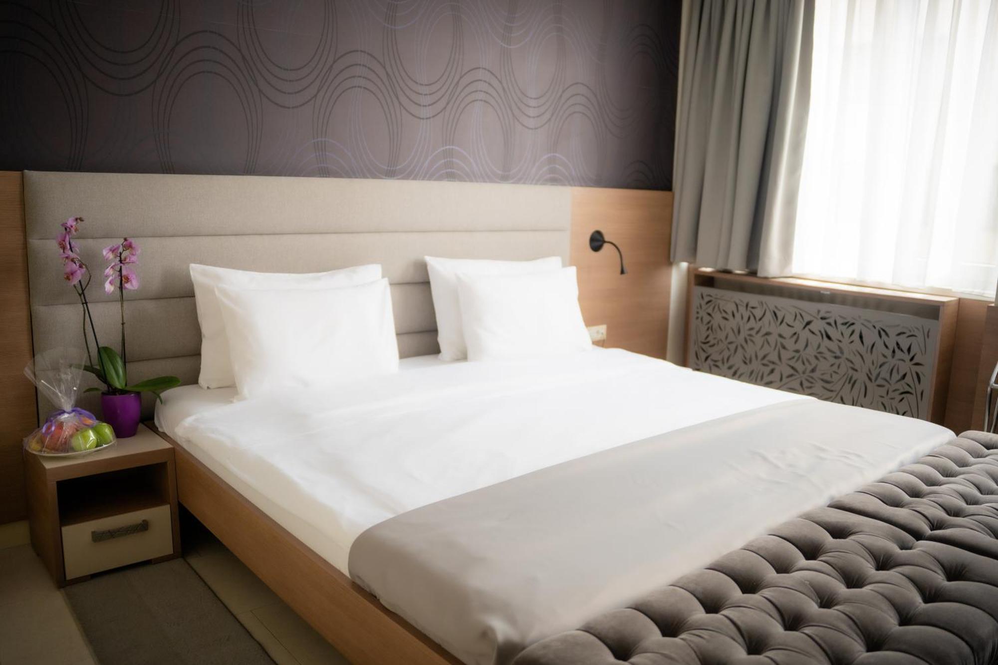 Hotel Srbija Garden-Free Parking Белград Екстериор снимка
