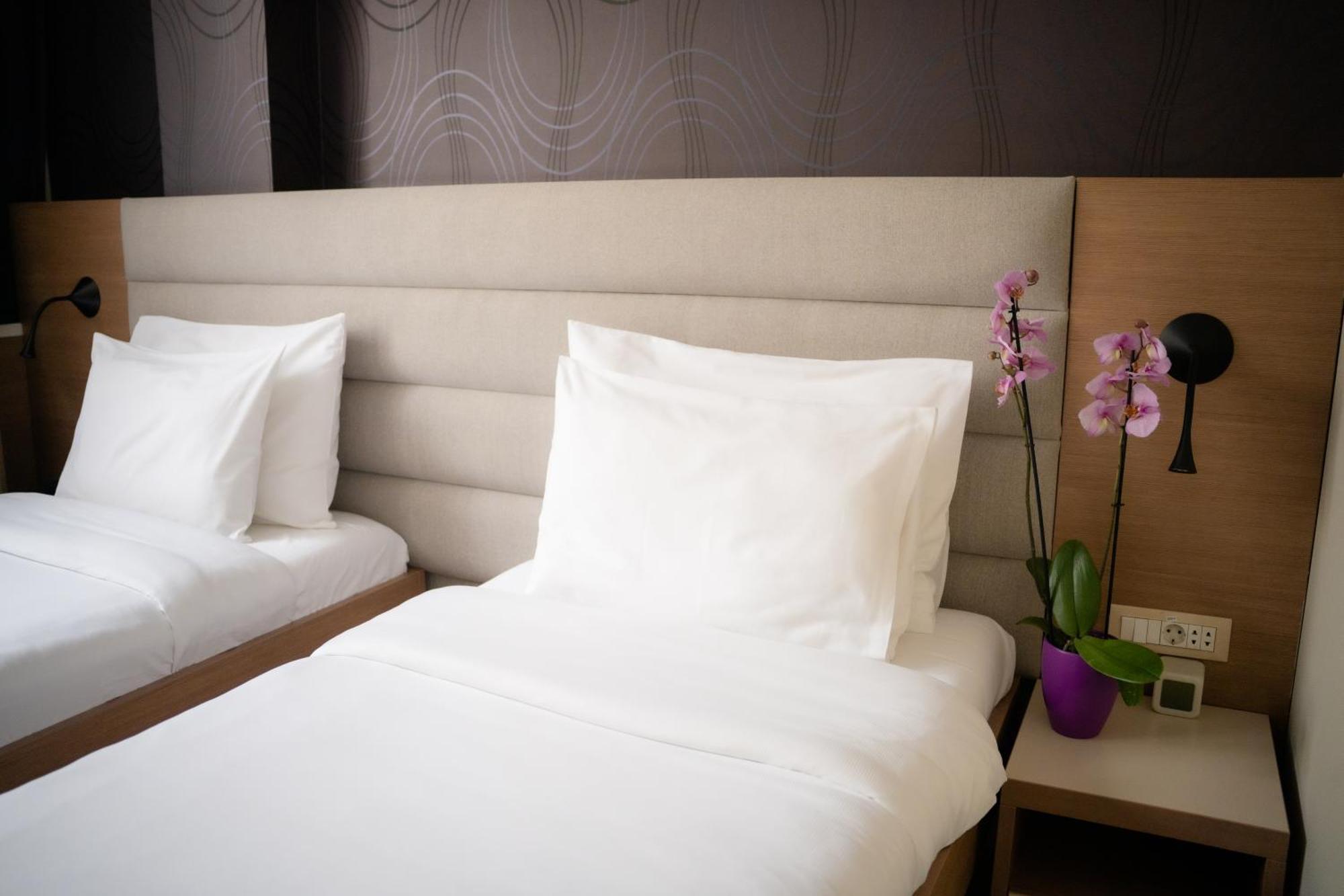 Hotel Srbija Garden-Free Parking Белград Екстериор снимка